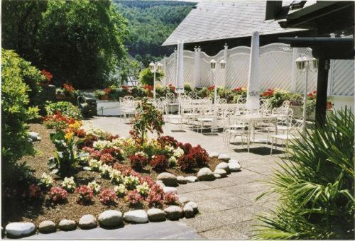 Hotel Zum Weissen Stein Kirchen  Exteriör bild