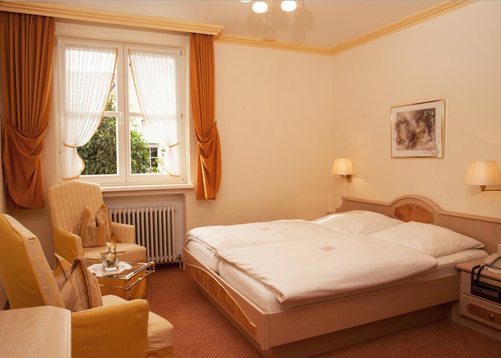 Hotel Zum Weissen Stein Kirchen  Rum bild